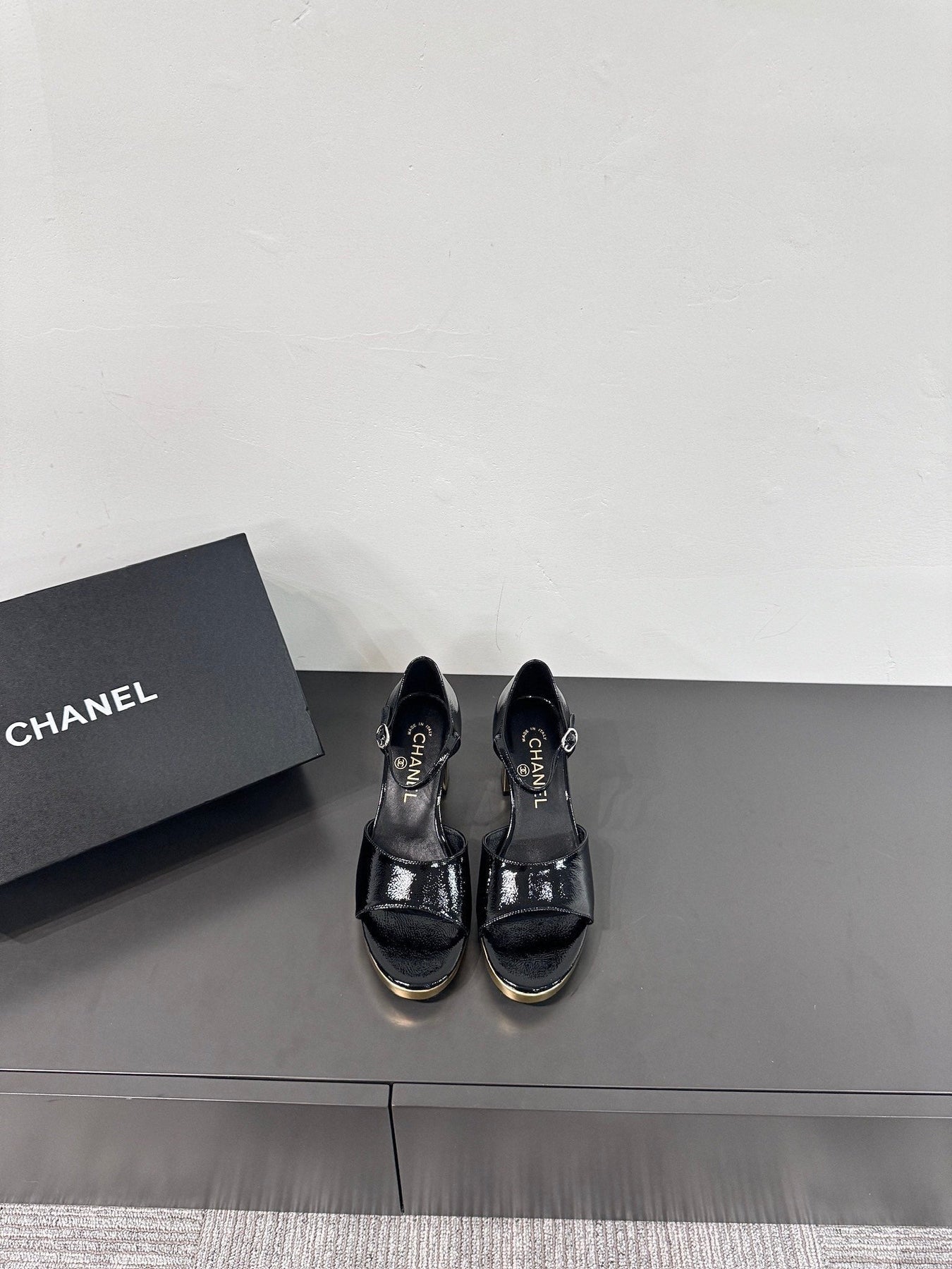 BLOCK HEEL SANDALS BLACK SHEEPSKIN