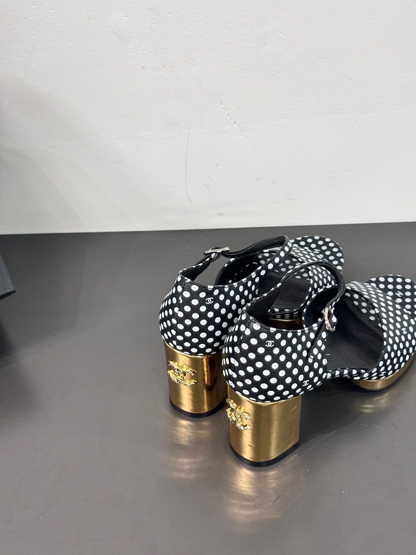 BLOCK HEEL SANDALS BLACK POLKA DOT SHEEPSKIN