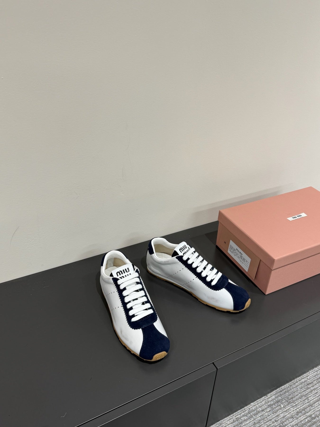PLUME SNEAKERS IN WHITE NAPPA LAMBSKIN AND NAVY SUEDE