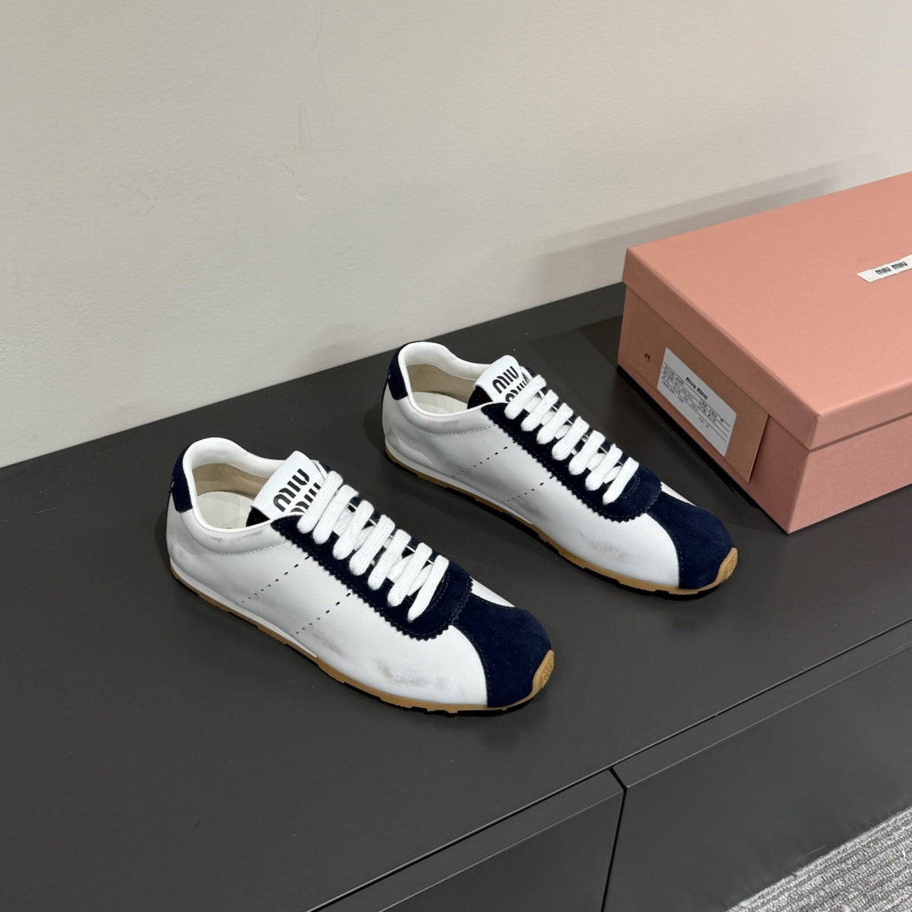 PLUME SNEAKERS IN WHITE NAPPA LAMBSKIN AND NAVY SUEDE