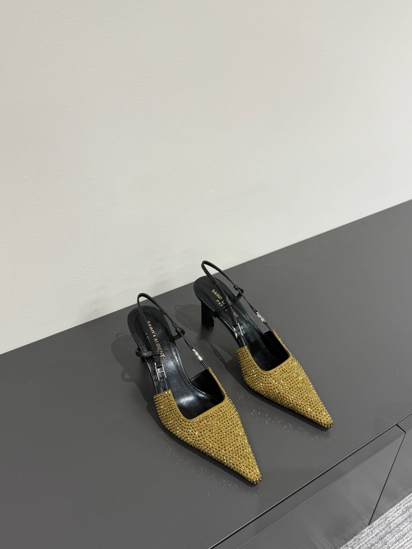 HIGH SLINGBACKS POINTED-TOE IN METALLIC GOLD LAMBSKIN WITH CRYSTALS