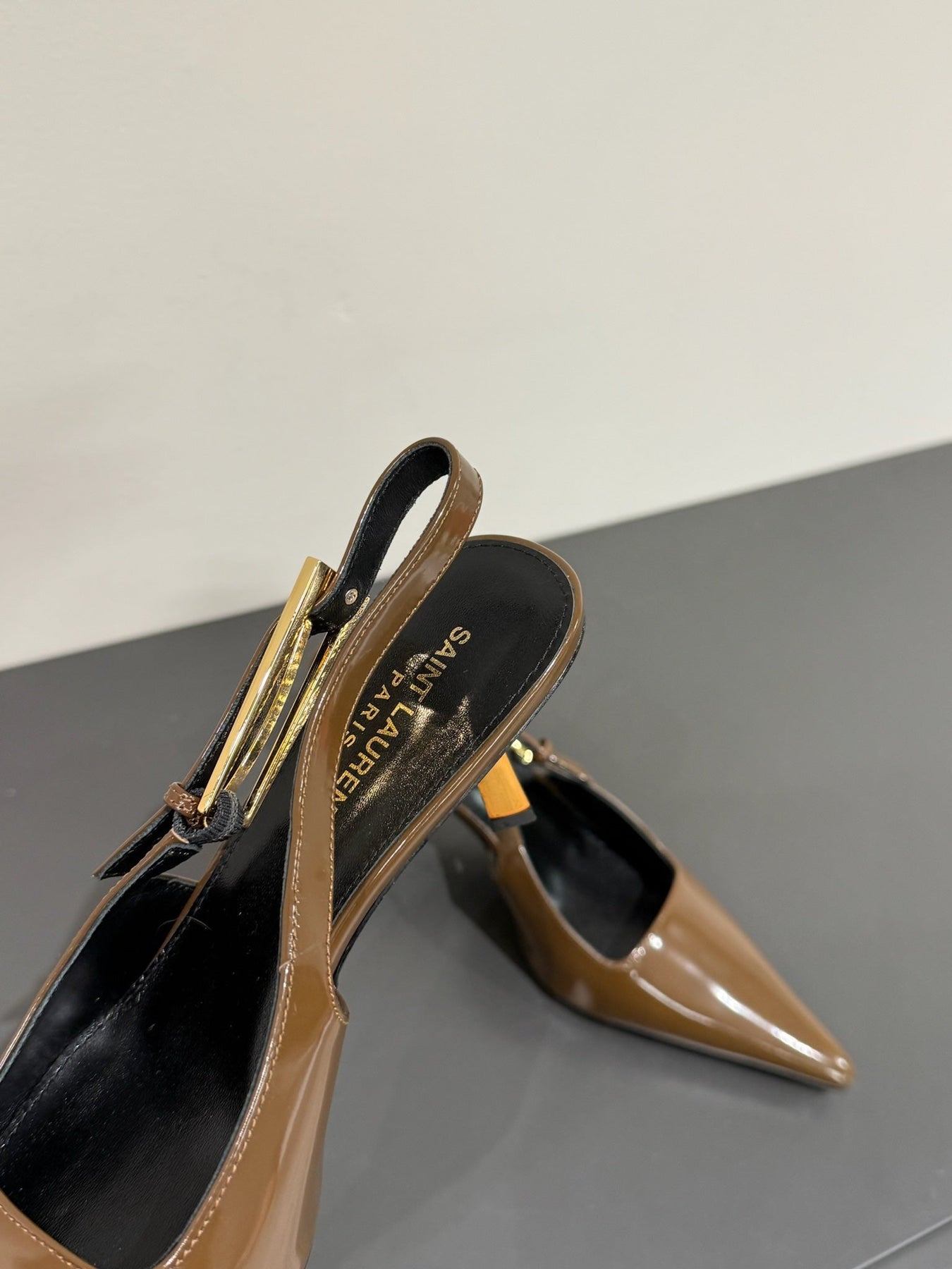LEE SLINGBACK PUMPS 75 MM IN COFFEE BROWN PATENT CALFSKIN