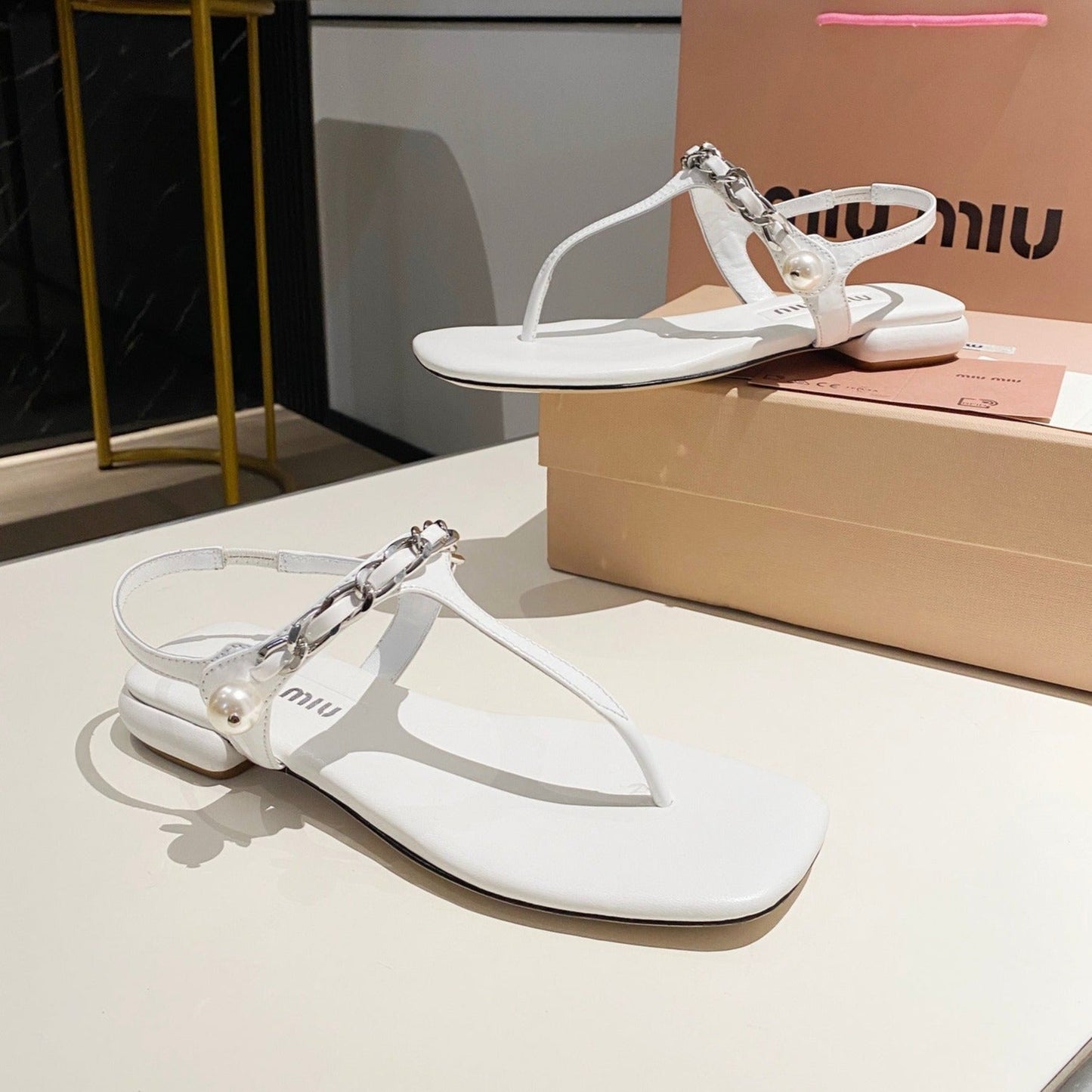 PEARL CHAIN FLIP-FLOPS SNOW COLOR LEATHER