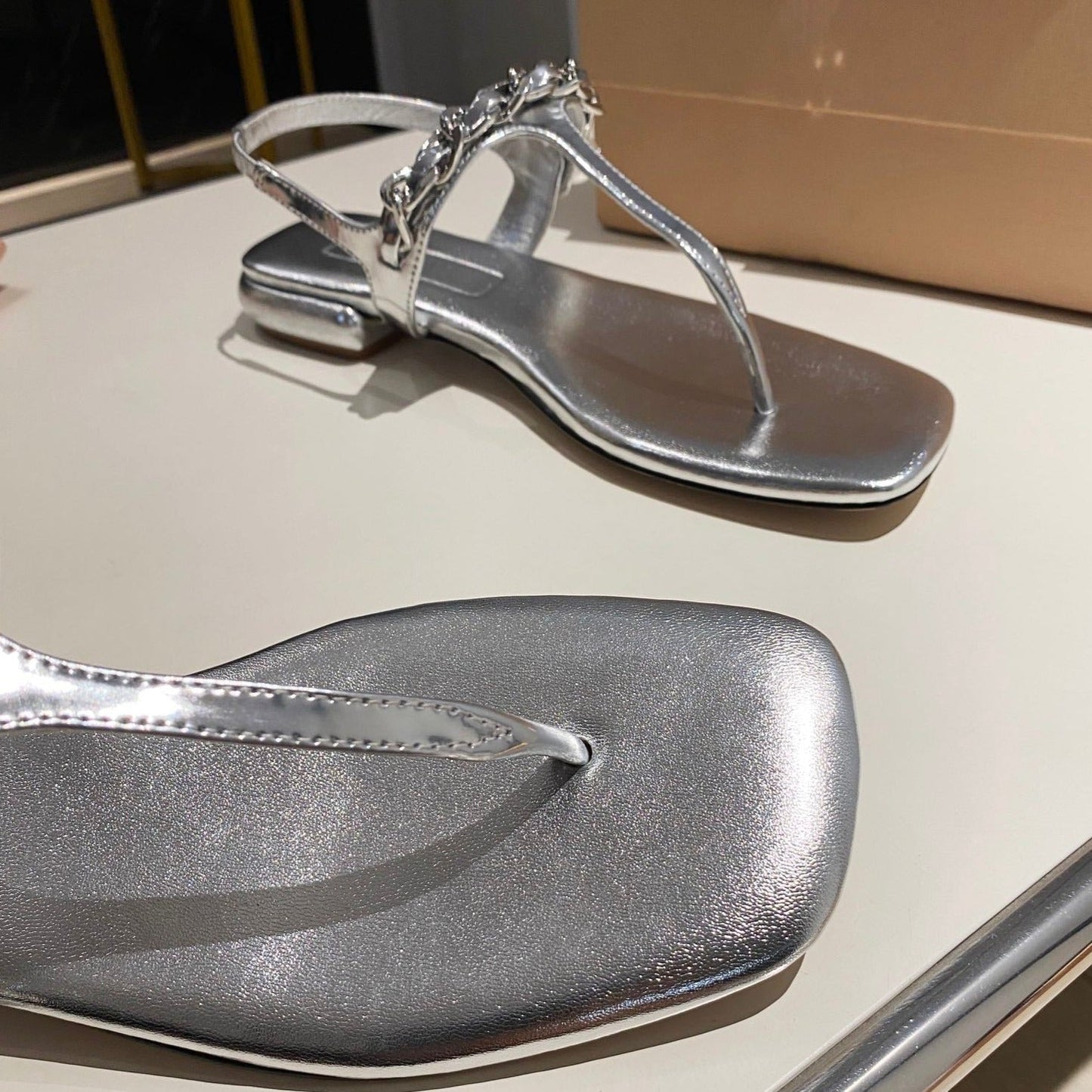 PEARL CHAIN FLIP-FLOPS SILVER LEATHER