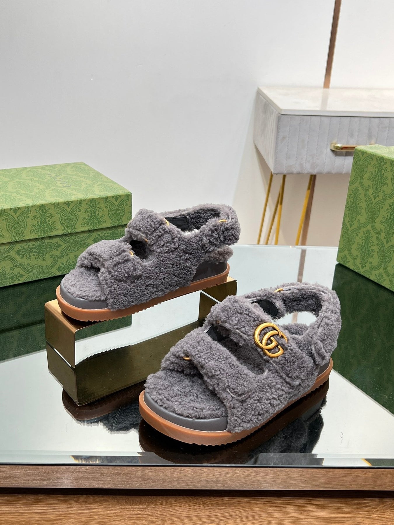 DAD SANDALS IN DARK GRAY FLEECE WITH GOLD HARDWARE
