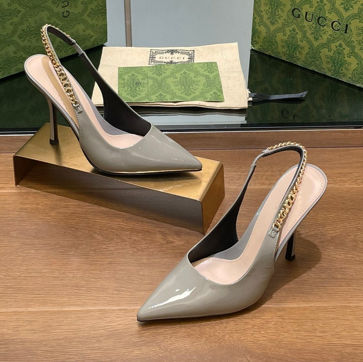 GG HIGH SLINGBACK 10.5 CM IN DOVE GREY GLOSSY CALFSKIN WITH GOLD HARDWARE