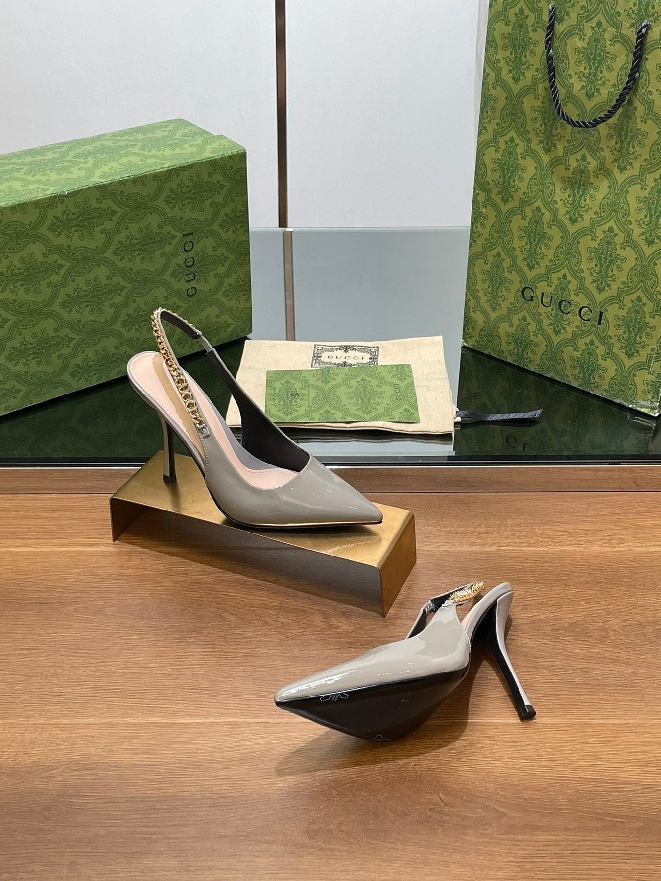 GG HIGH SLINGBACK 10.5 CM IN DOVE GREY GLOSSY CALFSKIN WITH GOLD HARDWARE