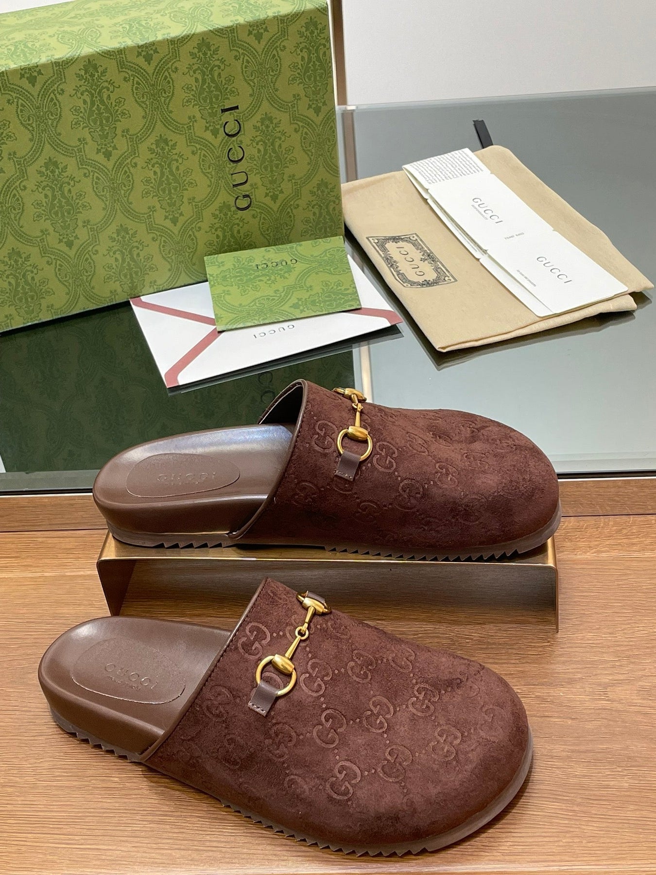 GG HORSEBIT MULE IN CHOCOLATE BROWN EMBOSSED SUEDE AND SHEEPSKIN LINING