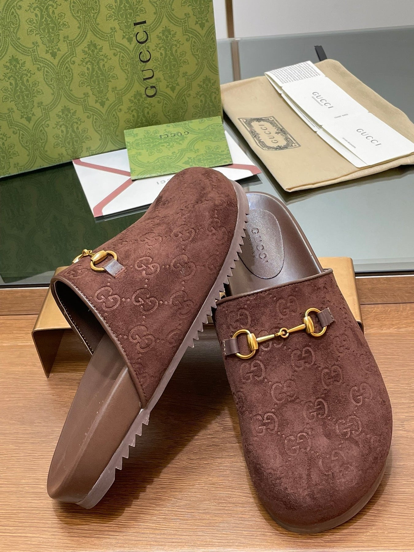 GG HORSEBIT MULE IN CHOCOLATE BROWN EMBOSSED SUEDE AND SHEEPSKIN LINING