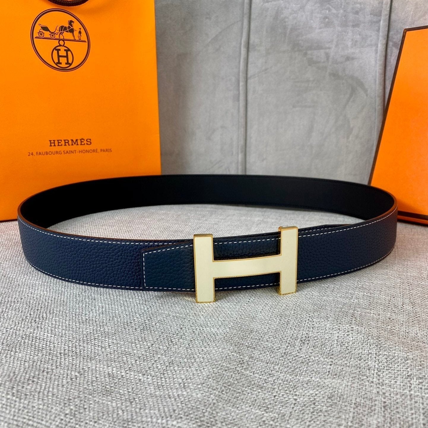 HM CONSTANCE BELT BUCKLE & REVERSIBLE NAVY BLUE LEATHER STRAP 38MM GOLD HARDWARE
