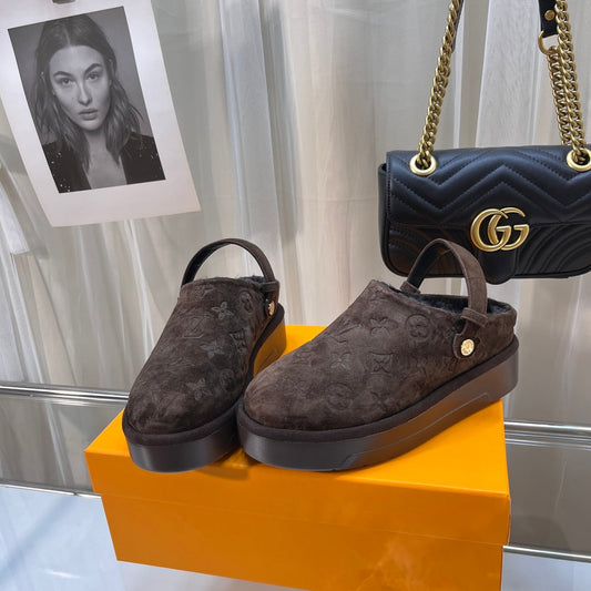 LV WOMEN'S COSY FLAT COMFORT CLOGS IN CHOCOLATE BROWN MONOGRAM SUEDE