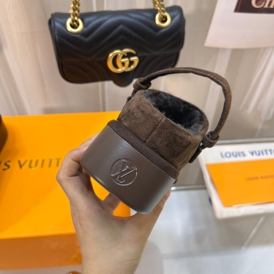 LV WOMEN'S COSY FLAT COMFORT CLOGS IN CHOCOLATE BROWN MONOGRAM SUEDE