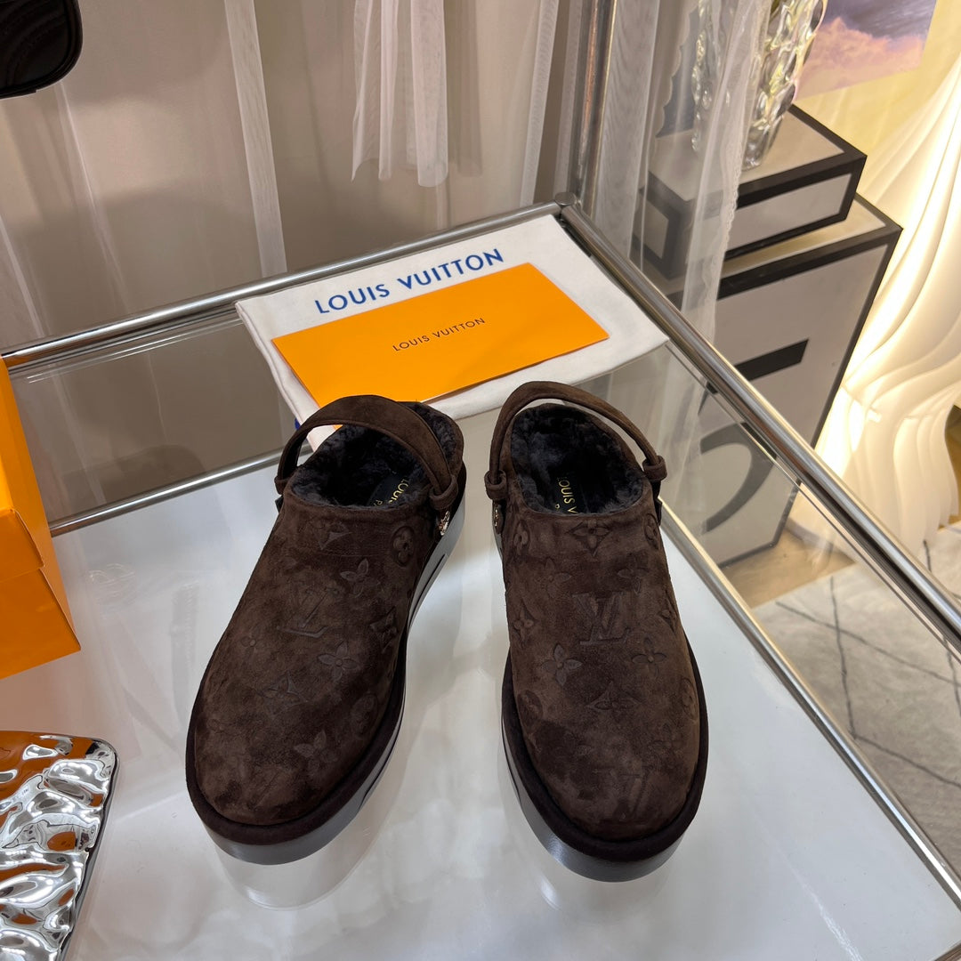 LV WOMEN'S COSY FLAT COMFORT CLOGS IN CHOCOLATE BROWN MONOGRAM SUEDE