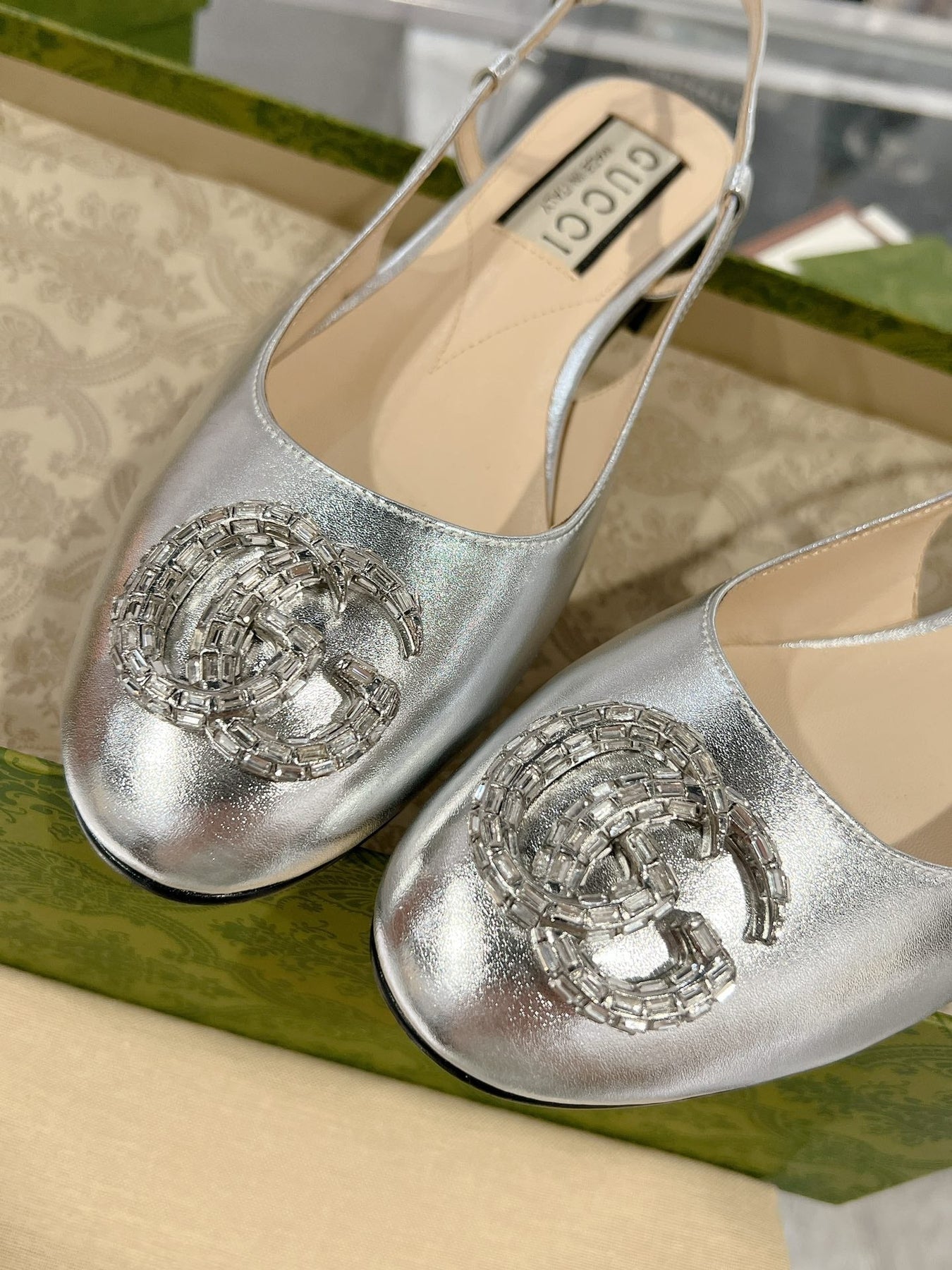 METALIC SLINGBACK FLATS IN SILVER CALFSKIN