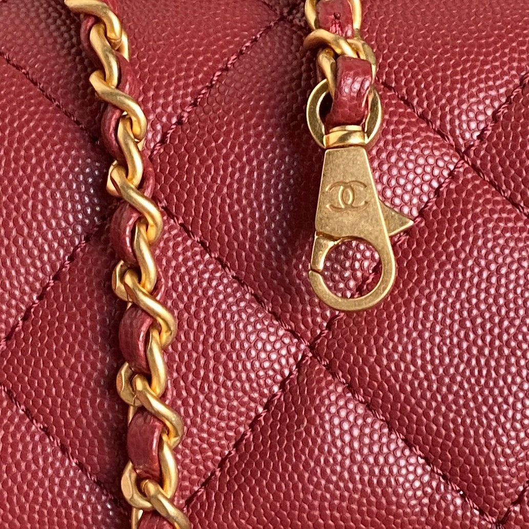 RETRO STYLE FLAP BAG 19 IN STILETTO RED GRAINED CALFSKIN GOLD HARDWARE