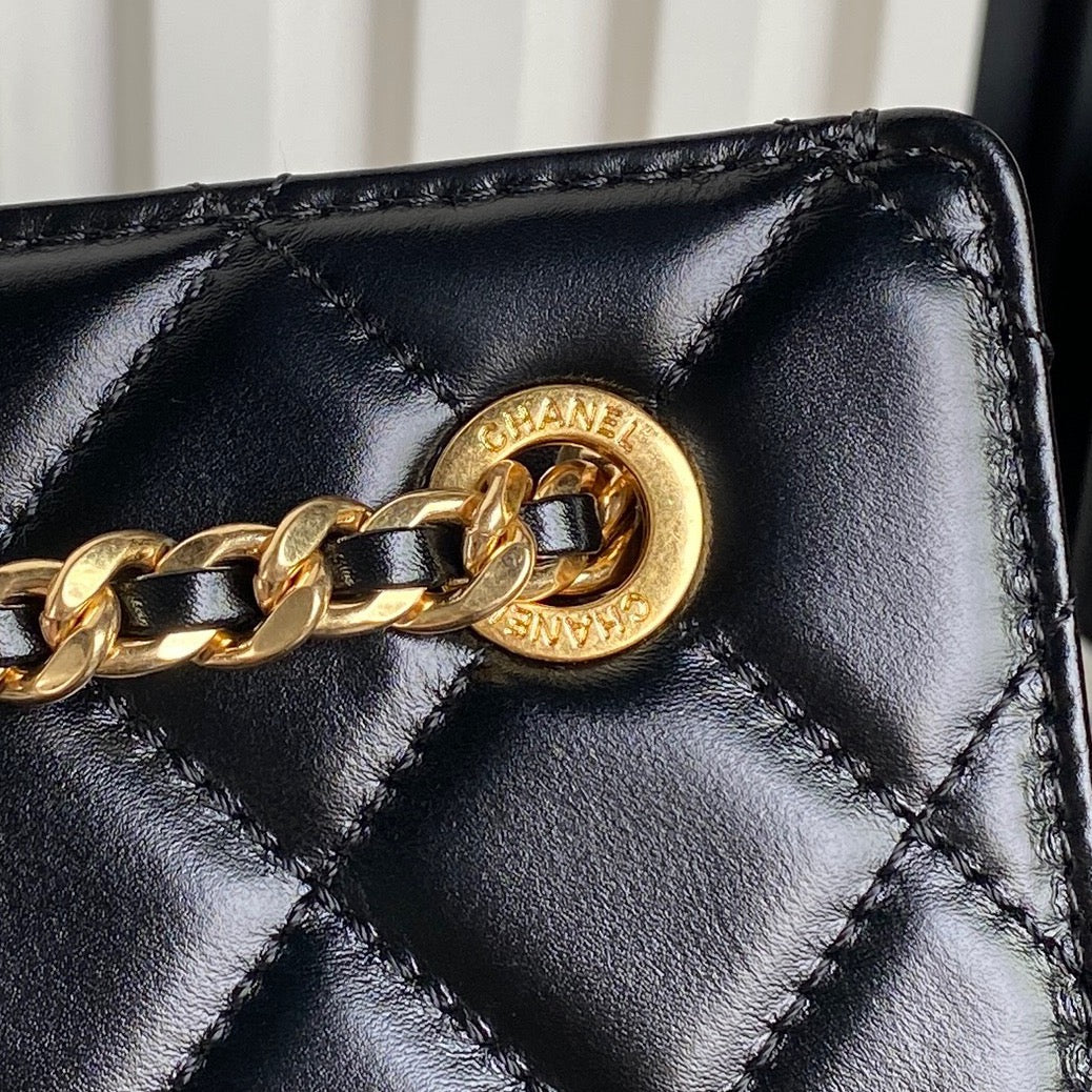 HANDBAG 27 IN BLACK DIAMOND PATTERN QUILTED SHINY LAMBSKIN GOLD HARDWARE