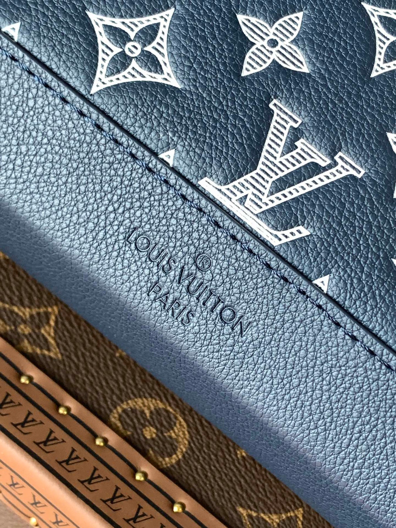 DUO CROSSBAG BAG 42 IN BLUE AND WHITE MONOGRAM SHADOW COWHIDE