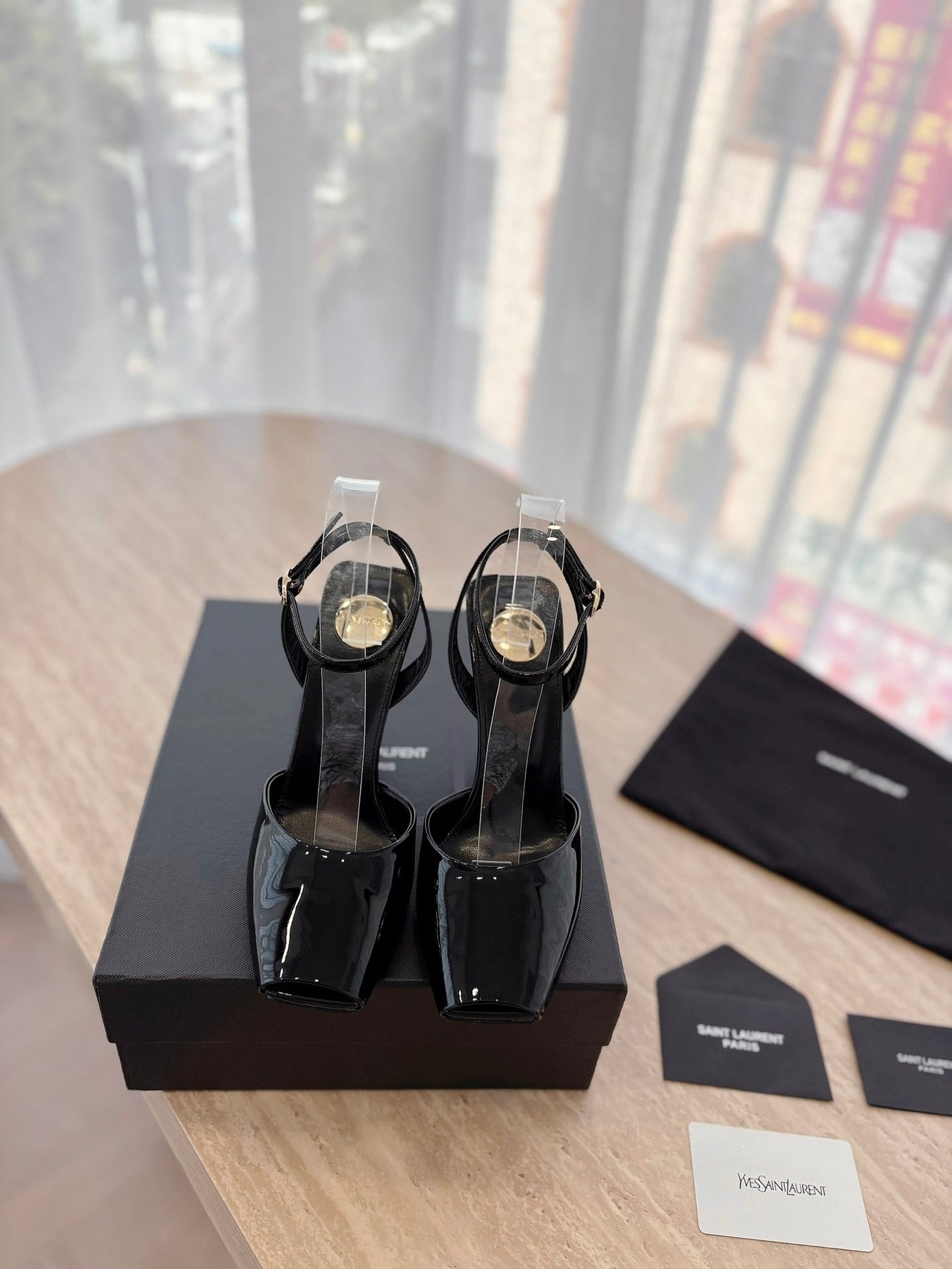 LA SCANDALE HIGH 10 CM WEDGE SANDALS IN BLACK PATENT LEATHER