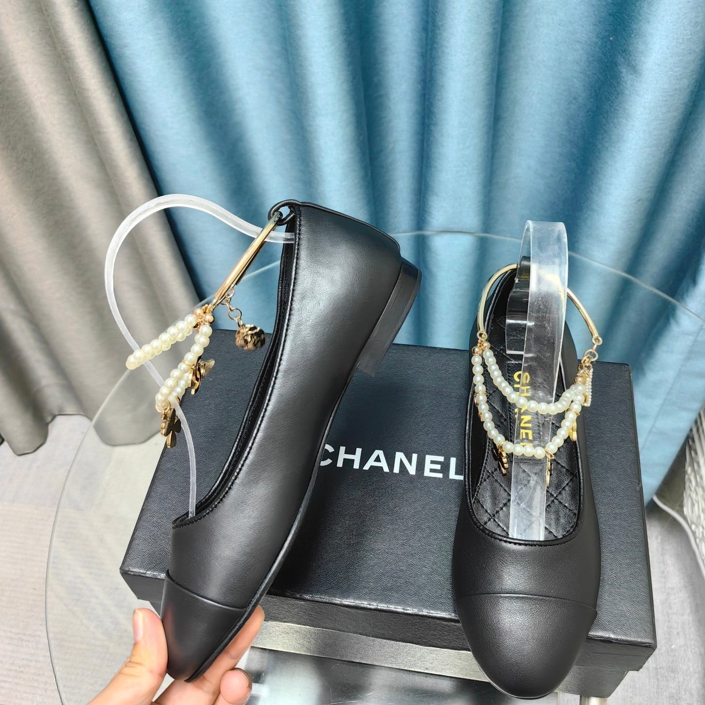 MARY JANE WITH PEARL STRAP IN BLACK LAMBSKIN