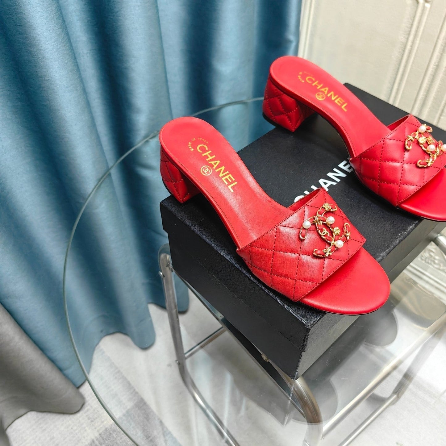 MULE SLIDE SANDAL IN CHERRY RED LAMBSKIN