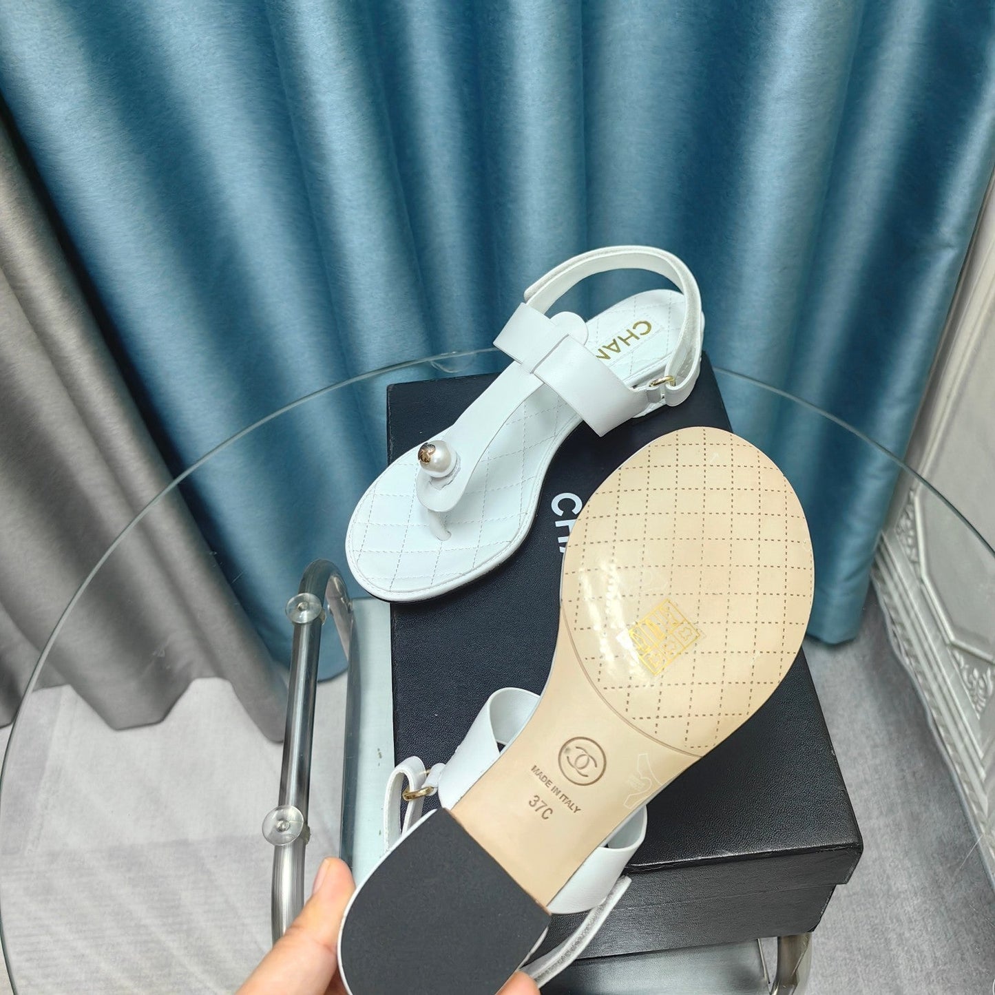 CLASSIC THONG SANDALS WHITE LAMBSKIN