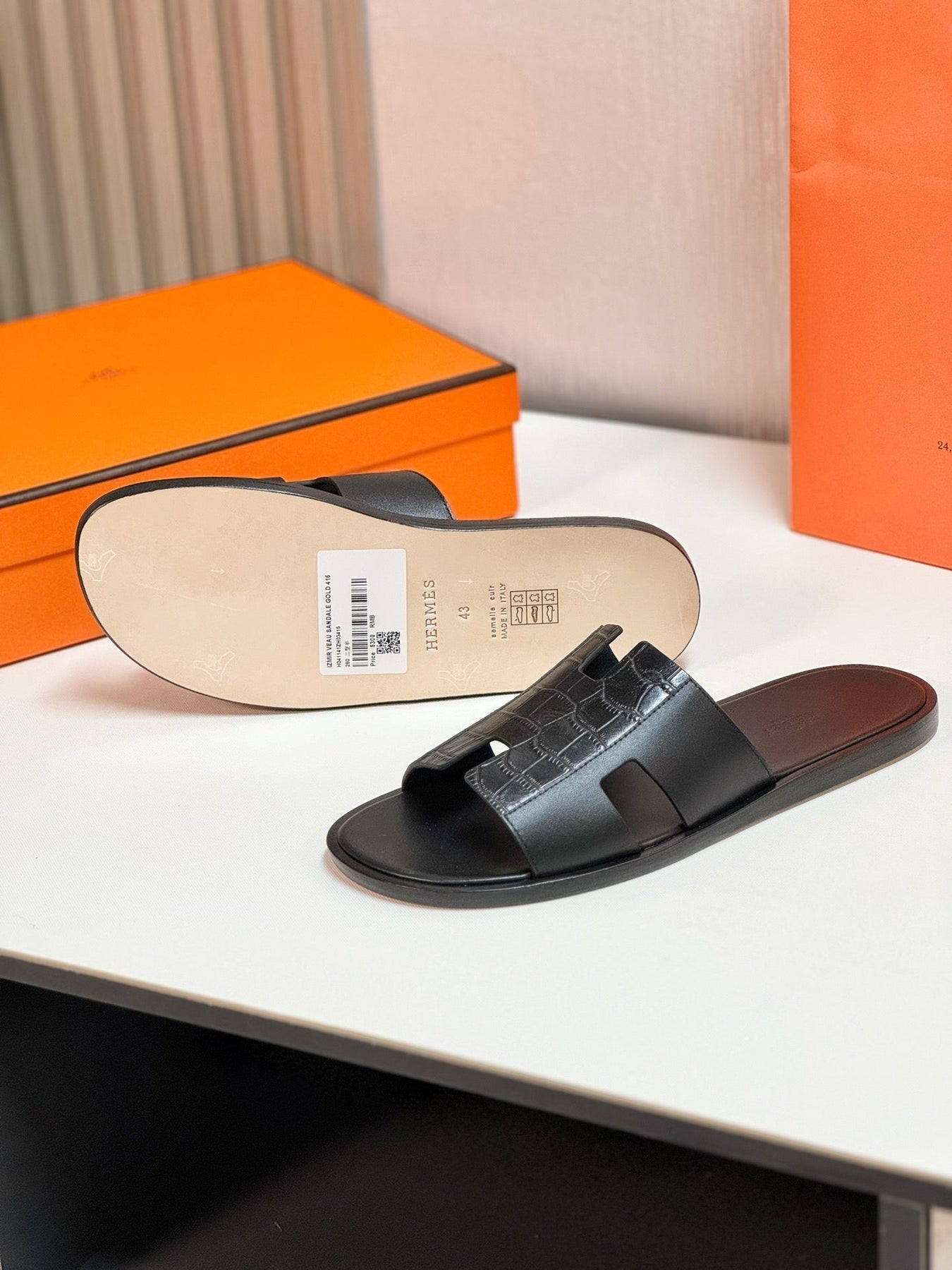 IZMIR SANDAL BLACK LAMBSKIN WITH PATTERNS