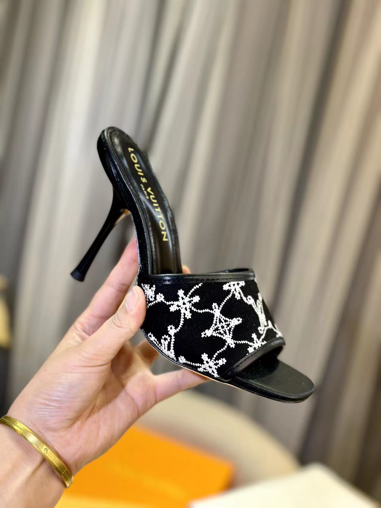 NEO REVIVAL HIGH MULE 95 MM IN BLACK EMBROIDERED FABRIC