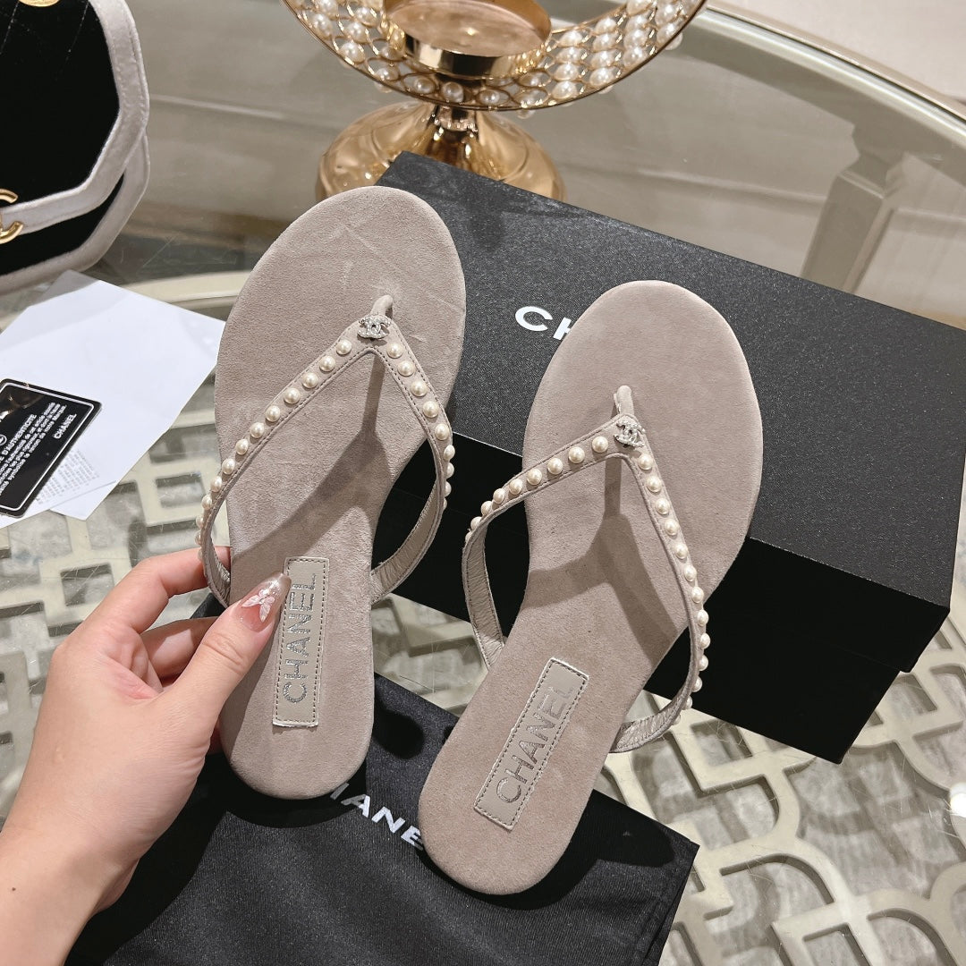 PEARL THONG SANDAL IN PALE PINK SUEDE