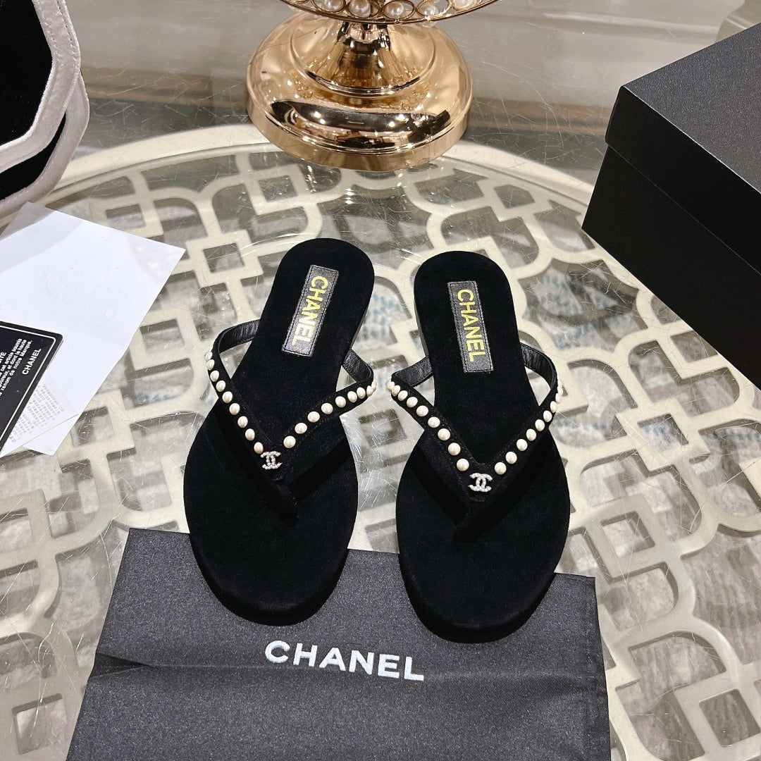 PEARL THONG SANDAL IN BLACK SUEDE