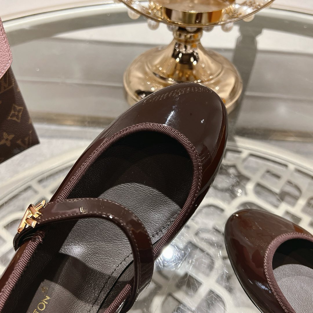 MARY JANE SHOES IN WALNUT BROWN PATENT CALFSKIN