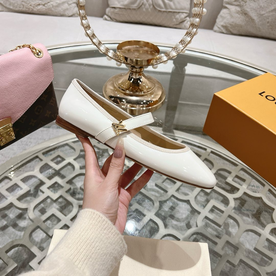 MARY JANE SHOES IN WHITE PATENT CALFSKIN