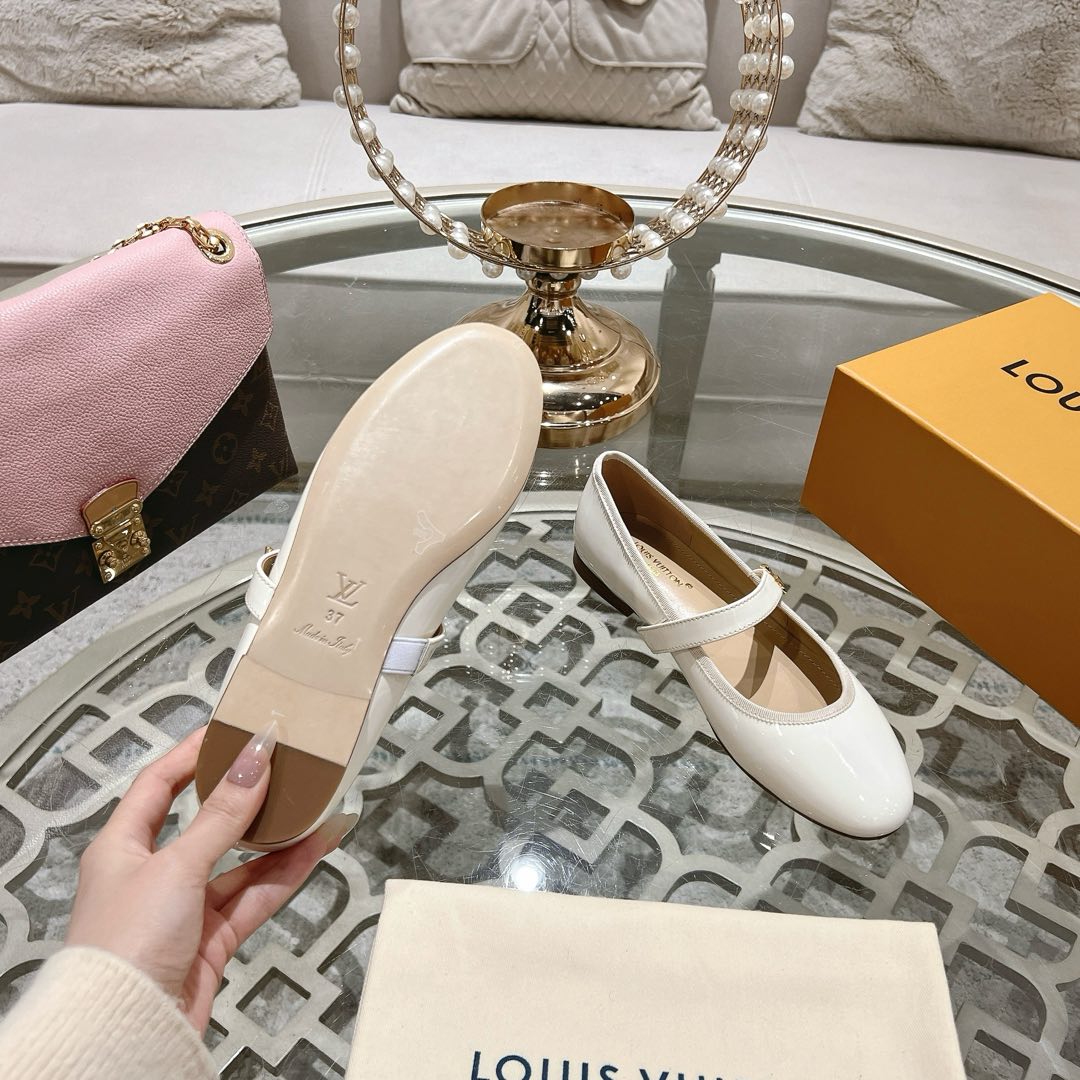 MARY JANE SHOES IN WHITE PATENT CALFSKIN