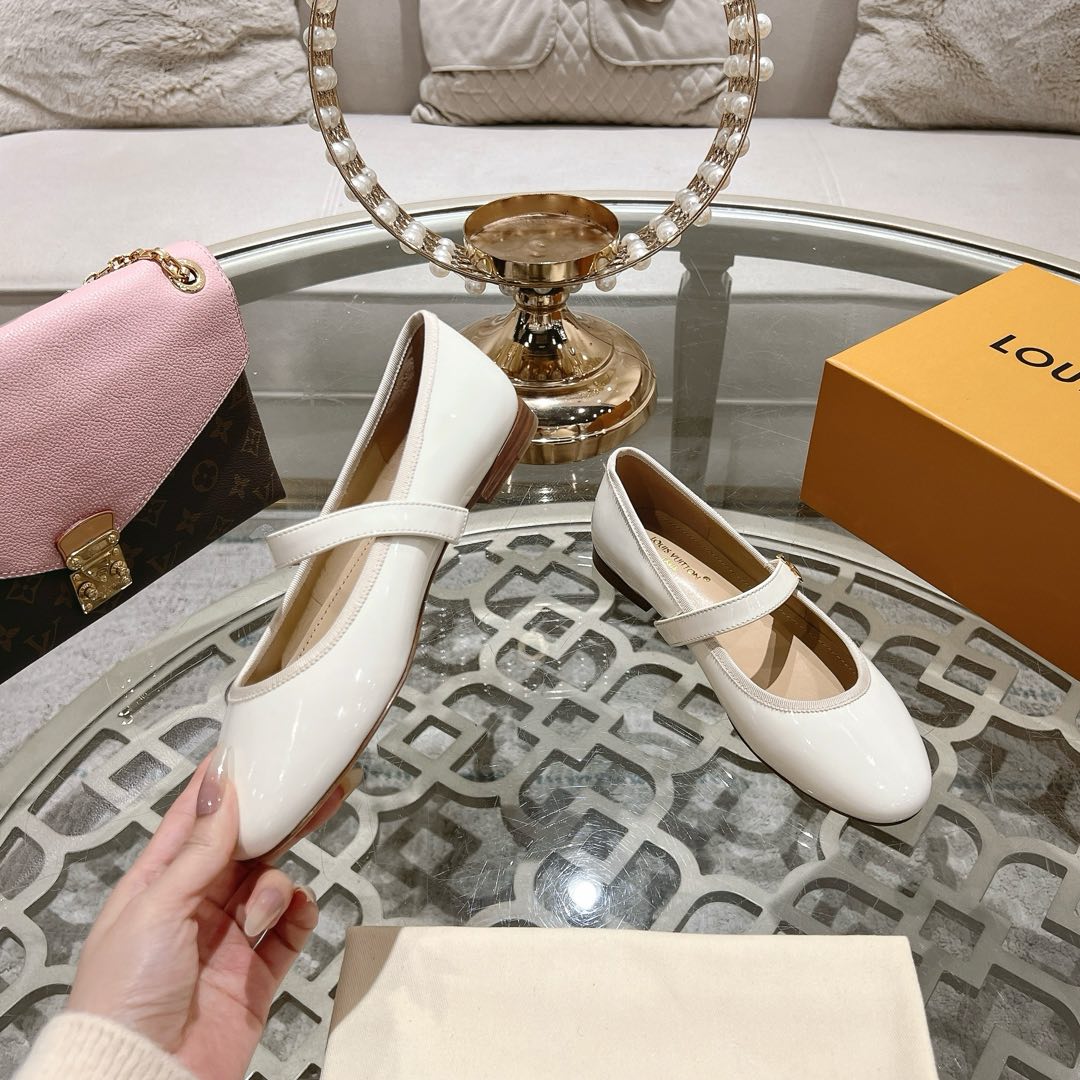 MARY JANE SHOES IN WHITE PATENT CALFSKIN