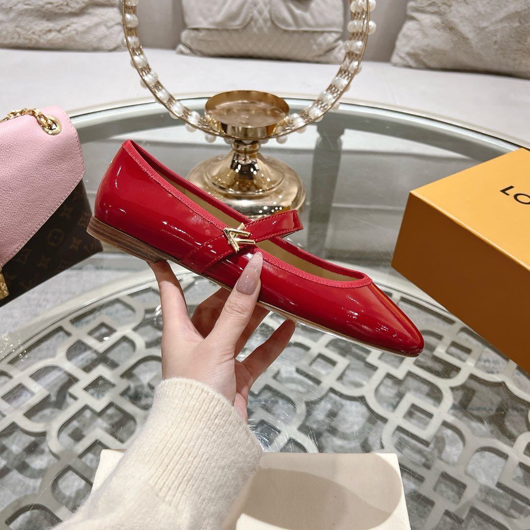 MARY JANE SHOES IN CHERRY RED PATENT CALFSKIN