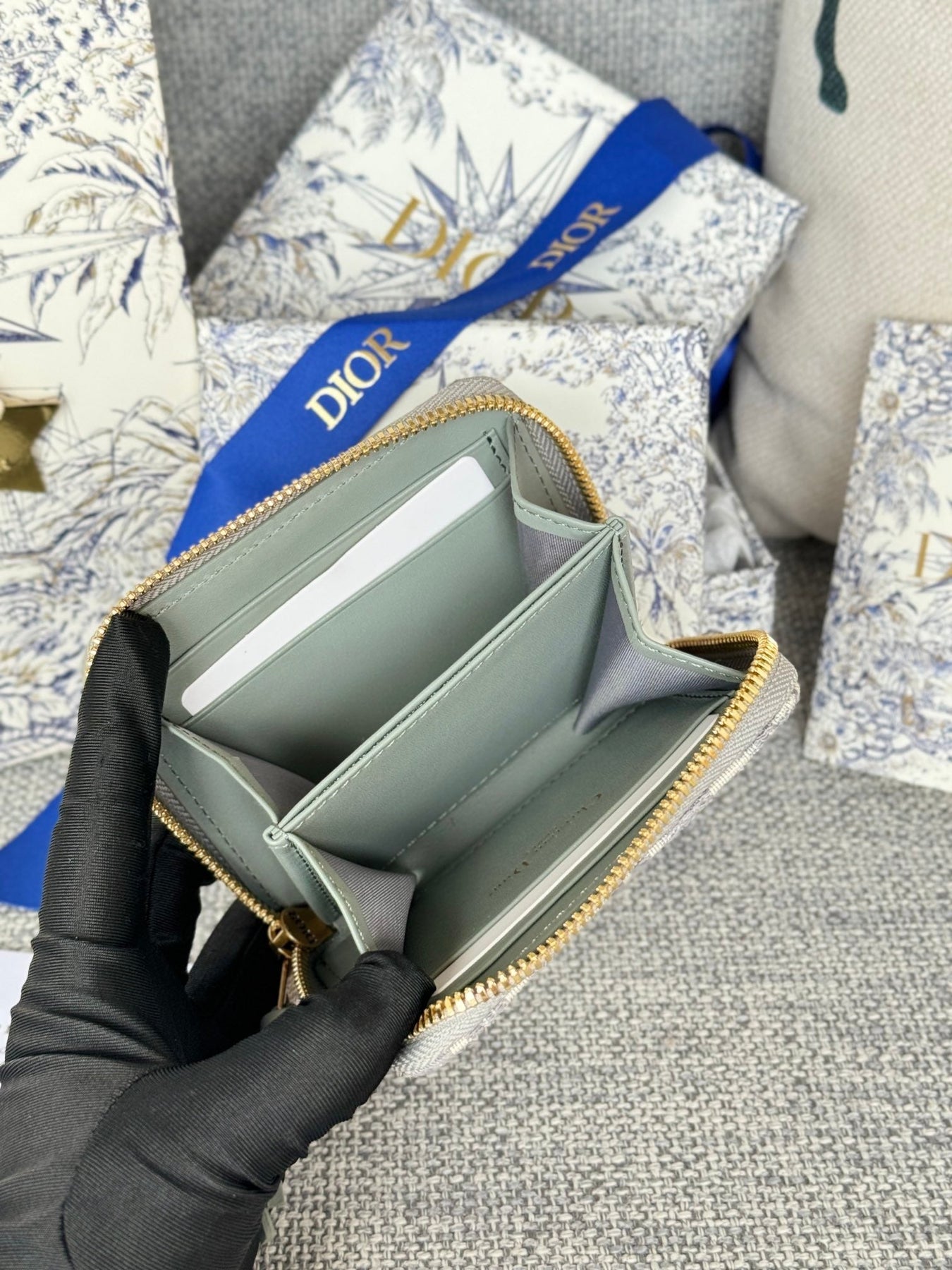 MONTAIGNE VOYAGEUR COIN PURSE 12 IN GREY MONOGRAM OBLIQUE JACQUARD