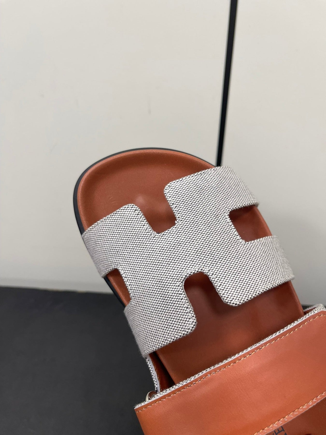 CHYPRE SANDAL ORANGE MIX CREAM CALFSKIN