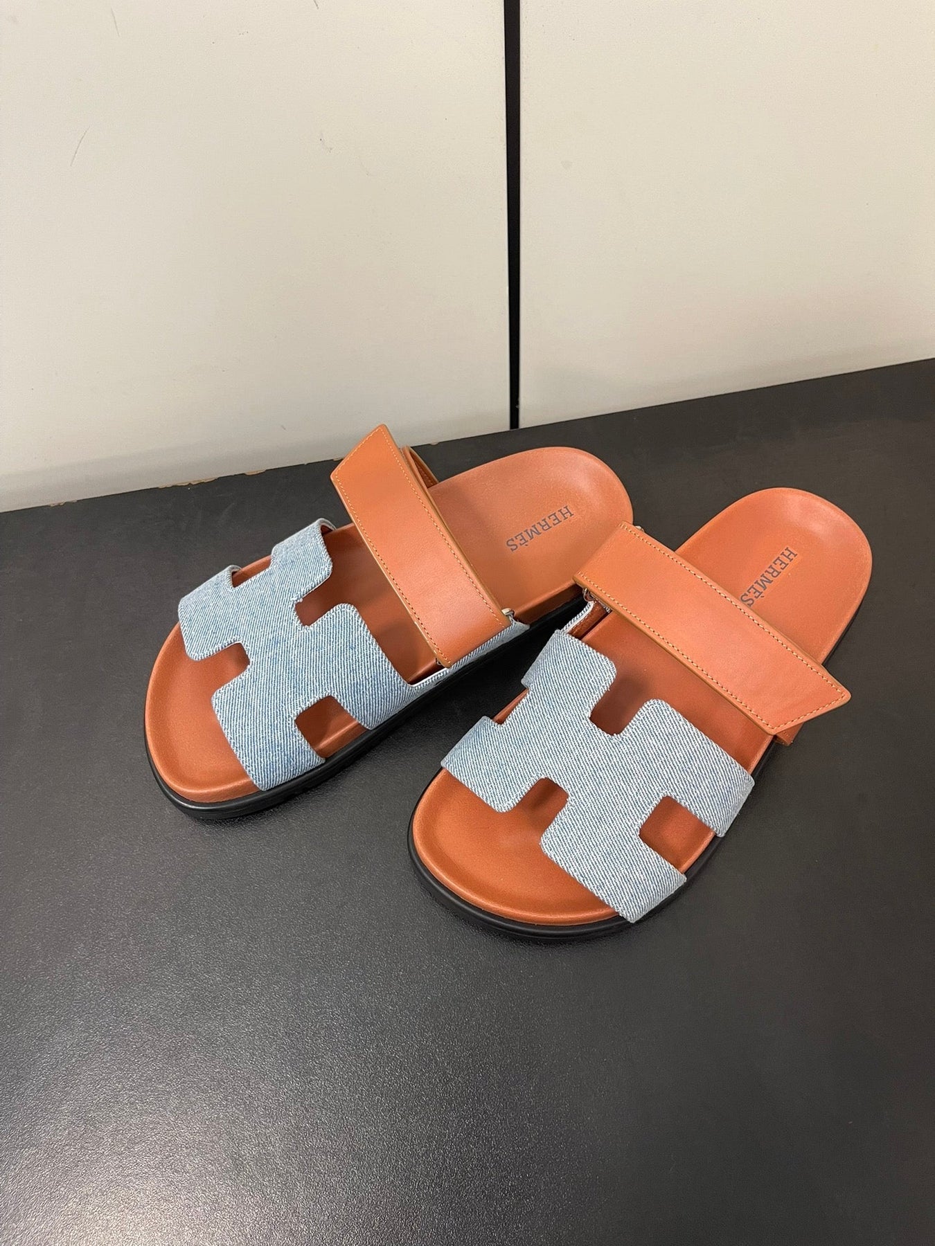 CHYPRE SANDAL ORANGE MIX SKY CALFSKIN