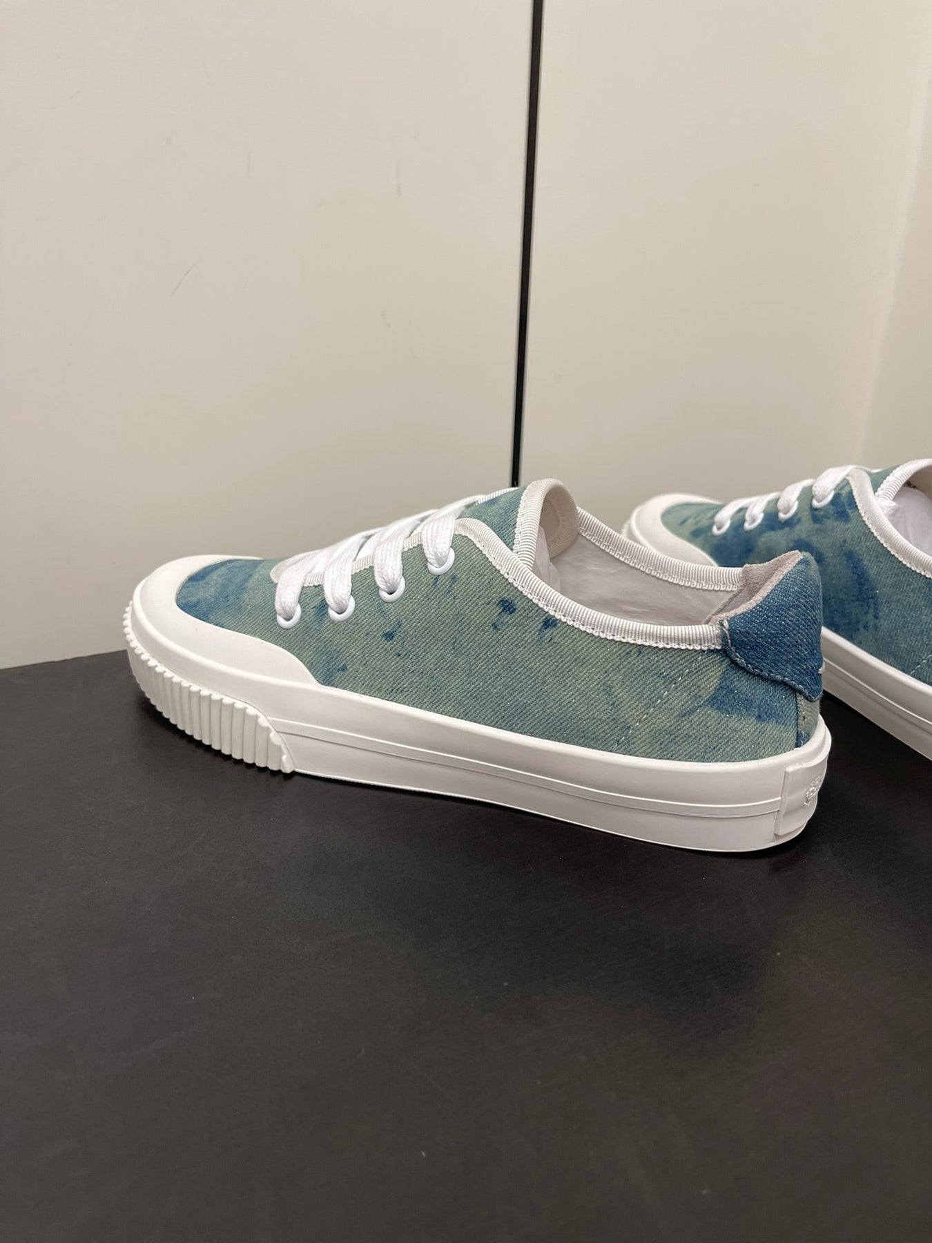 LP CLASSIC BISCUIT SNEAKER SAPPHIRE CALFSKIN
