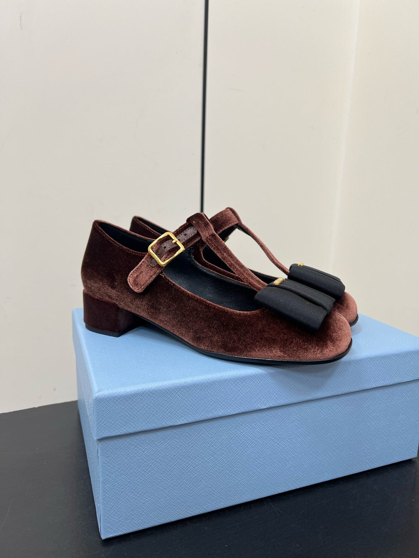 BOW MARY JANE PUMPS WITH T-STRAP IN UMBER BROWN VELVET