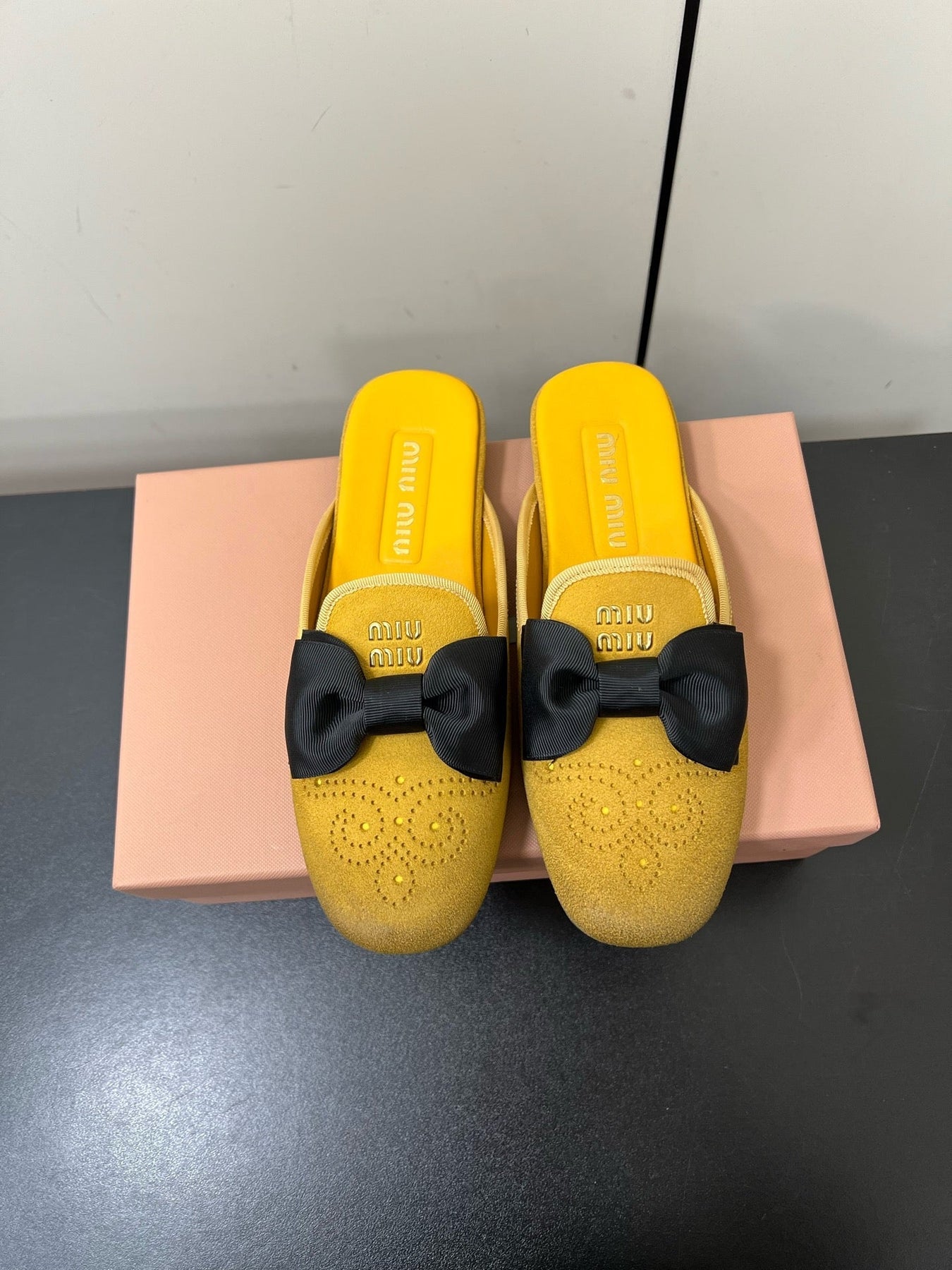 BOW MULES IN DUST YELLOW SUEDE