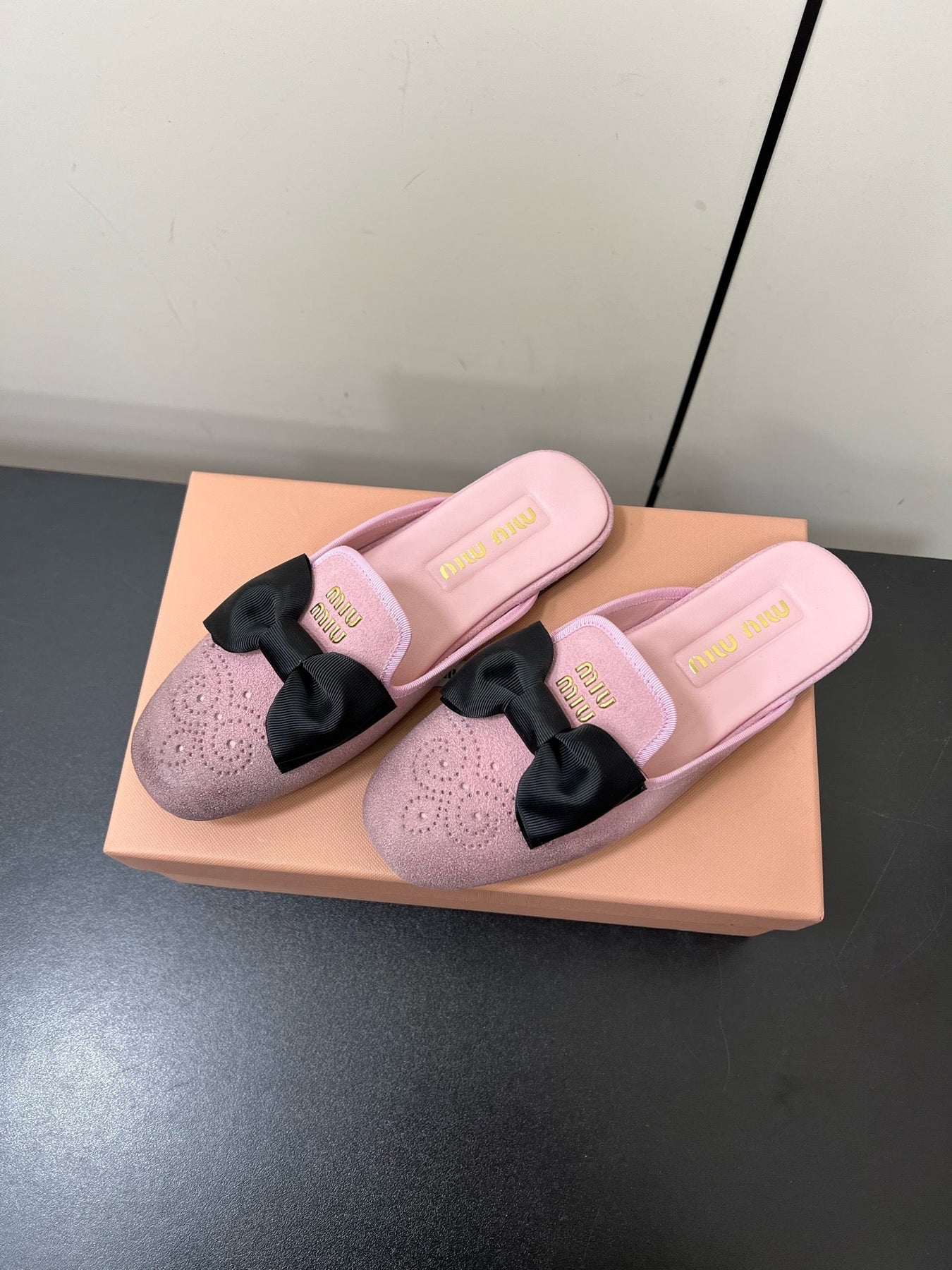 BOW MULES IN DUST PINK SUEDE