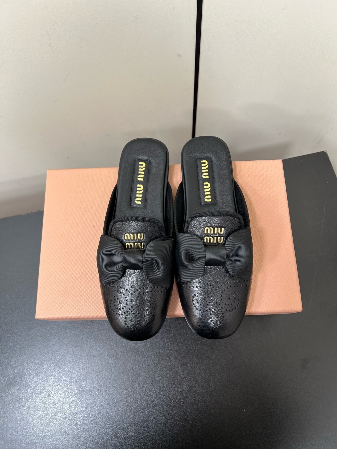BOW MULES IN BLACK SHEEPSKIN