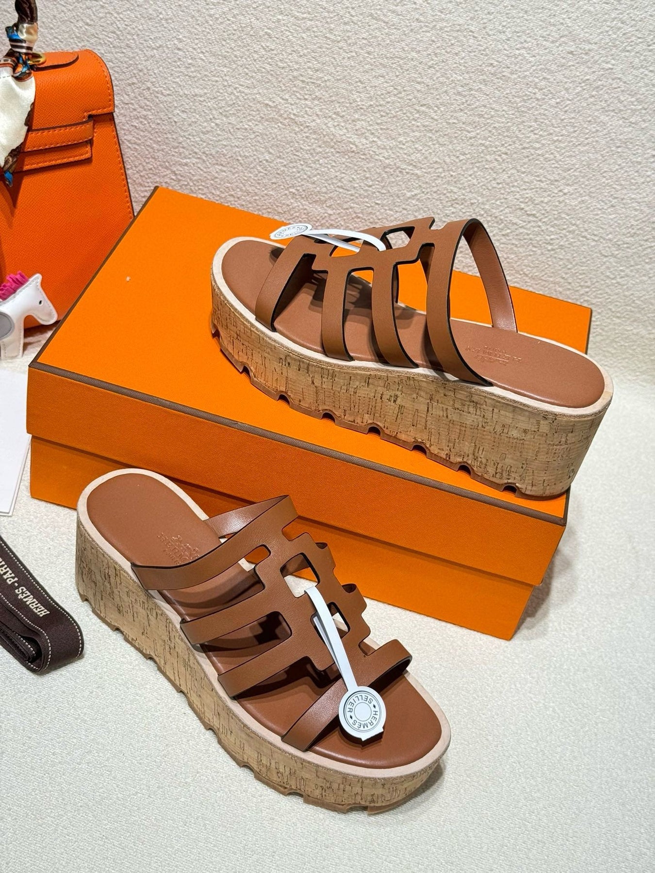 ISABELLA SANDAL CARAMEL CALFSKIN