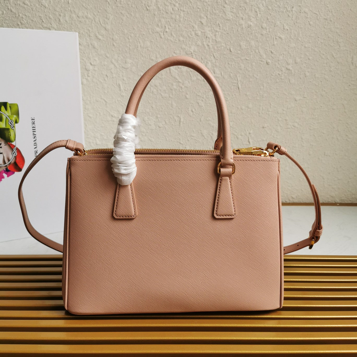 PRA GALLERIA 28 BAG IN DESERT BEIGE SAFFIANO LEATHER