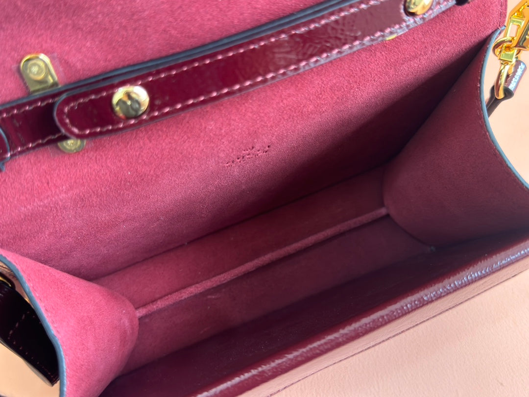 DIONYSUS MEDIUM SHOULDER BAG 22 IN ROSSO ANCORA RED GG GLOSSY LAMBSKIN