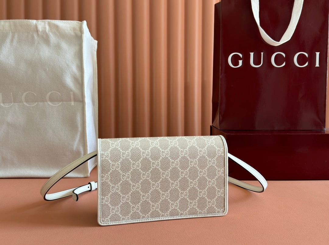 EMBLEM WALLET GG MONOGRAM 20 IN BEIGE AND WHITE SMOOTH CALFSKIN