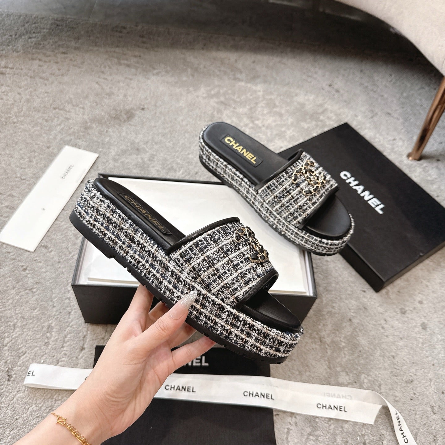 PLASTFORM HEELS IN BLACK TWEED AND CALFSKIN