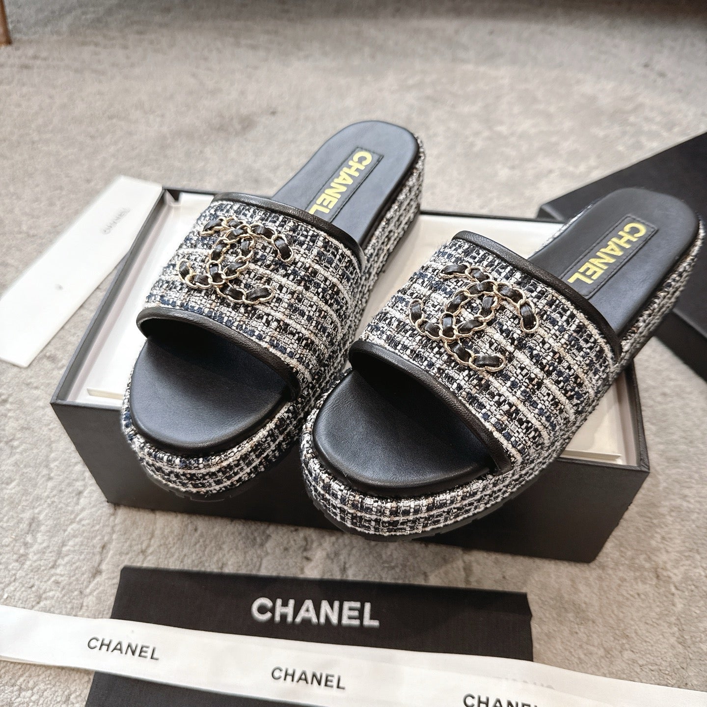 PLASTFORM HEELS IN BLACK TWEED AND CALFSKIN