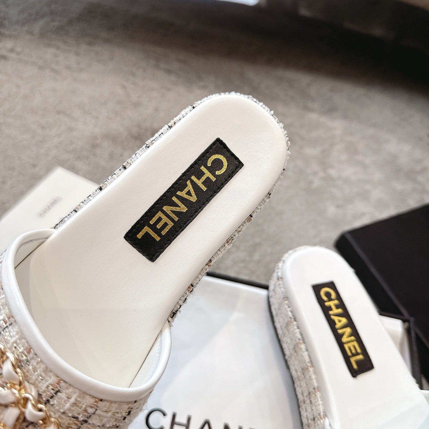 PLASTFORM HEELS IN WHITE TWEED AND CALFSKIN