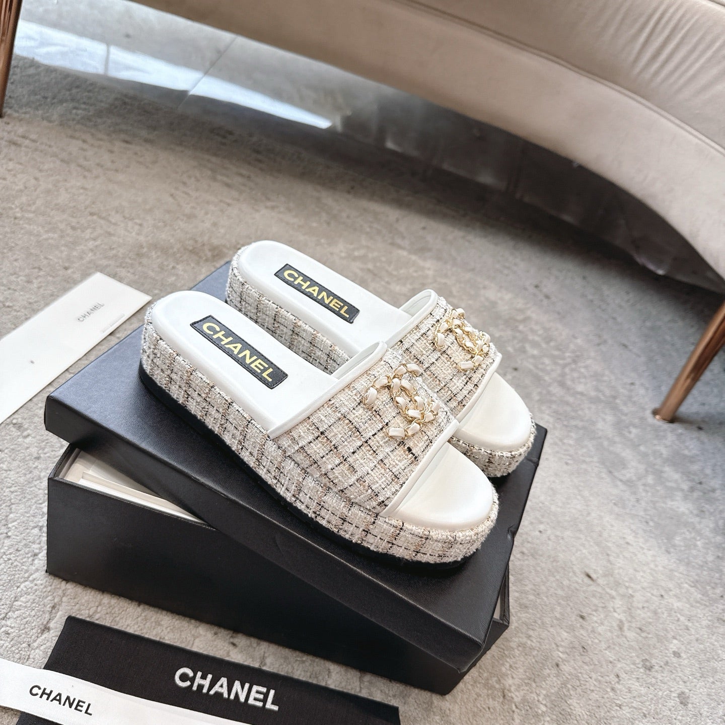 PLASTFORM HEELS IN WHITE TWEED AND CALFSKIN